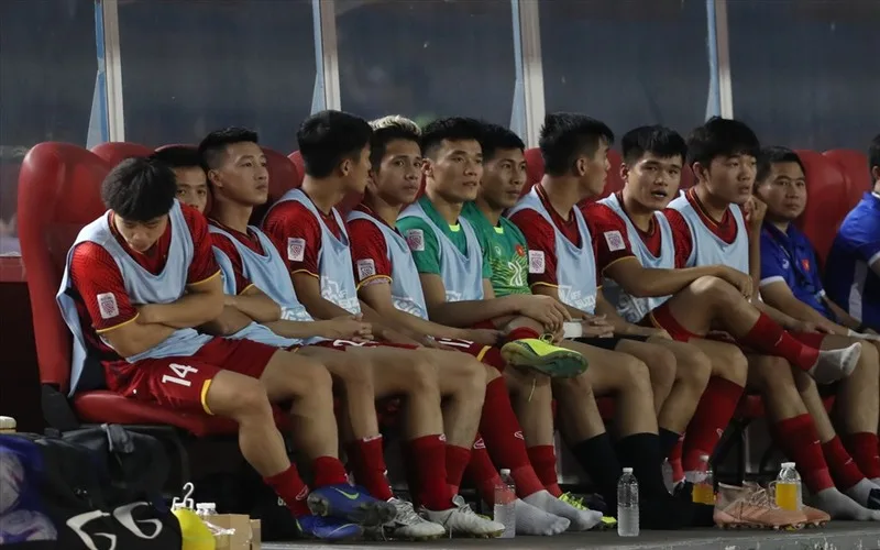 cau thu du bi la gi vai tro va nhiem vu trong bong da