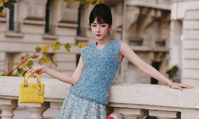 dich le nhiet ba sinh nam bao nhieu tieu su va tuoi tac moi nhat