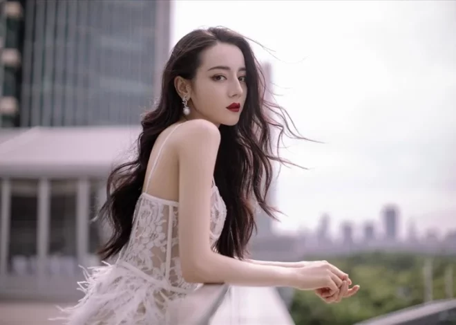 Địch Lệ Nhiệt Ba Sinh Năm Bao Nhiêu? Tiểu Sử Và Tuổi Tác Mới Nhất