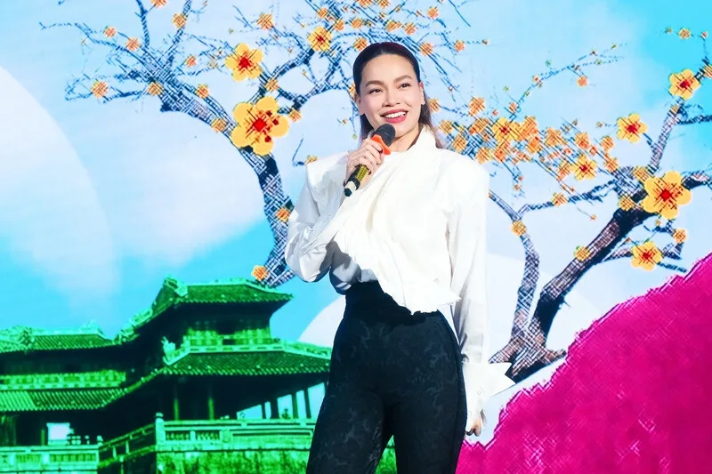 Tiểu sử Hồ Ngọc Hà